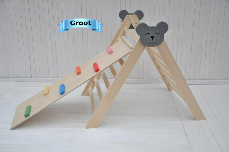 Klimdriehoek met glijbaan voor energiekeactief spelen en sporten in huis