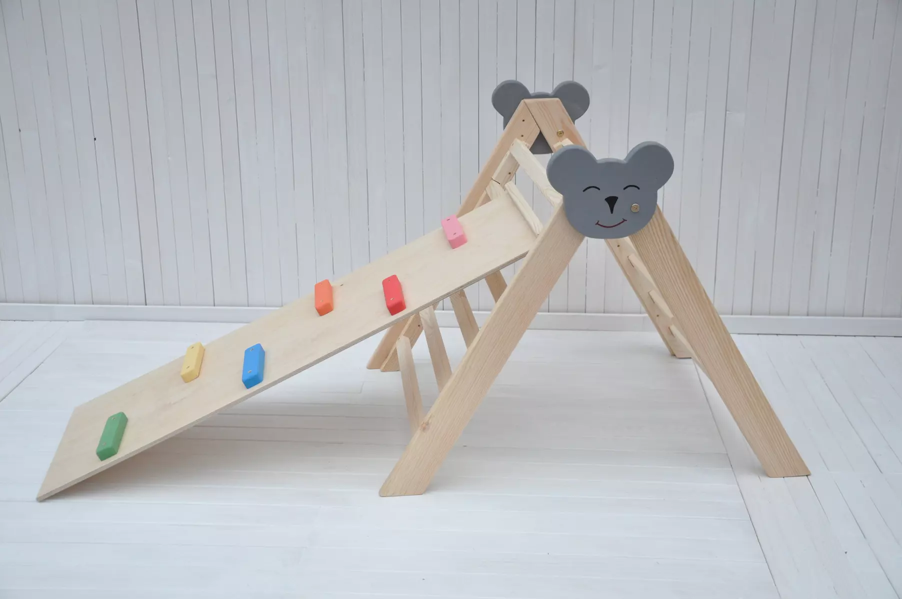 Pikler peuter gymnastiek klimrek voor binnen Koala Baby houten klimdriehoek met glijbaan van BarinToys.