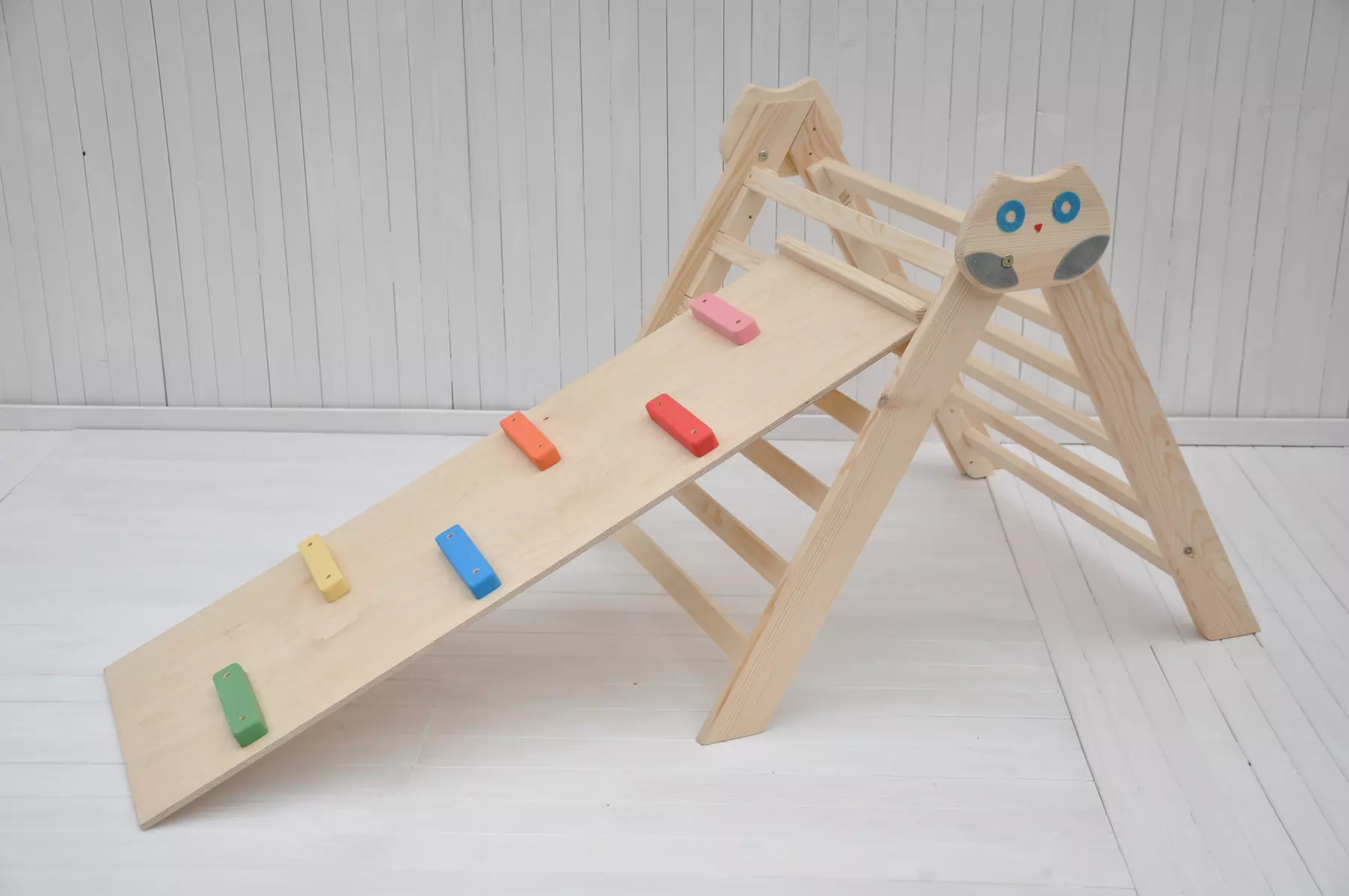 Klimdriehoek met glijbaan Uil In Het Bos peutergym - klim en klauter speeltoestellen voor de kinderkamer. Beste koop bij BarinToys NL online winkel met gratis bezorging.