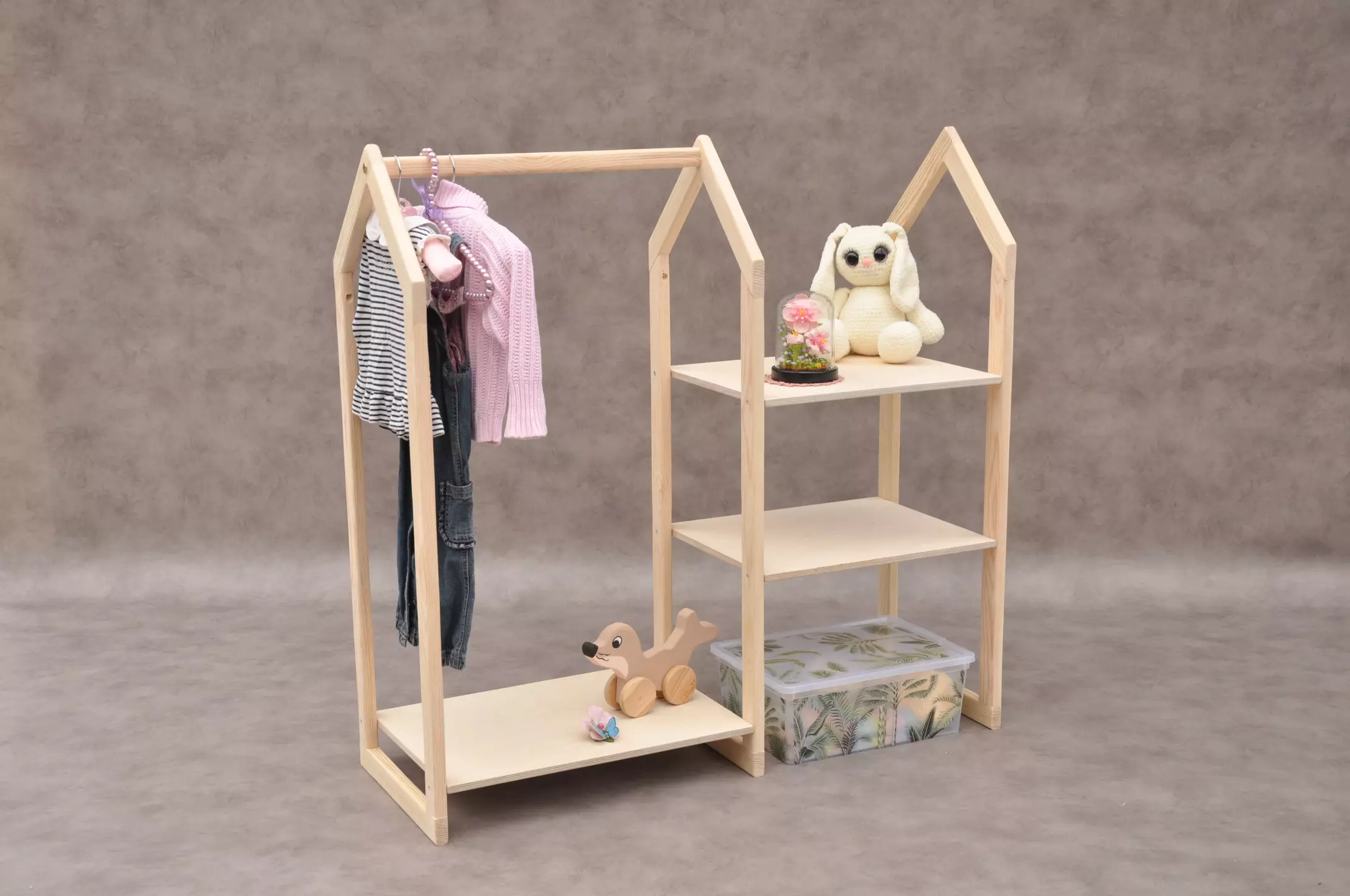 Mini kledingrek van hout voor babykamer - stevig kledingrek Huisje van Barin Toys - kinderopvangmeubels voor jongen en meisje vanaf 1 jaar.