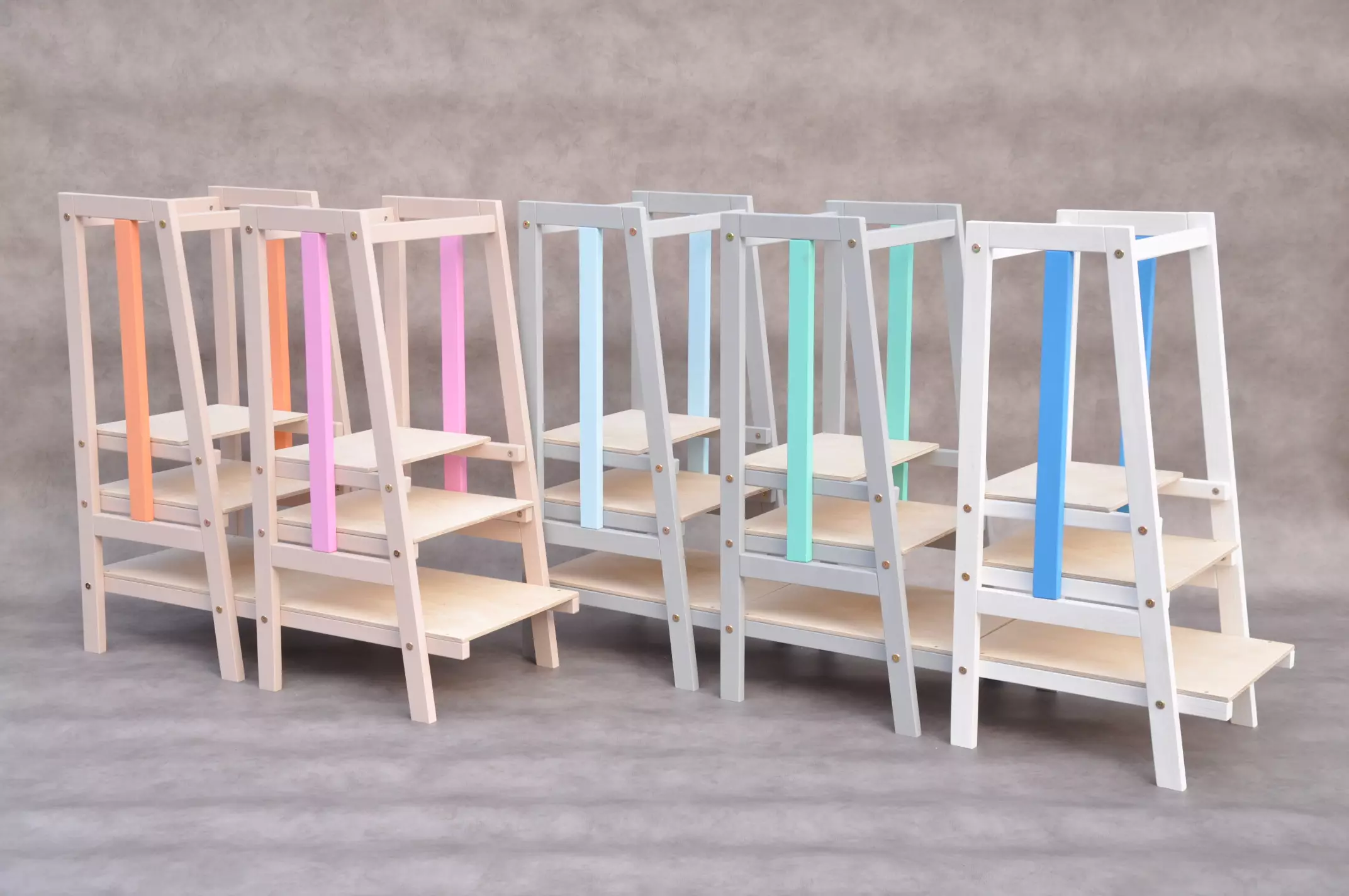 Montessori kinderopvang meubels van Barin Toys merk. Stripe leertoren collectie voor peuters vanaf 1 jaar.