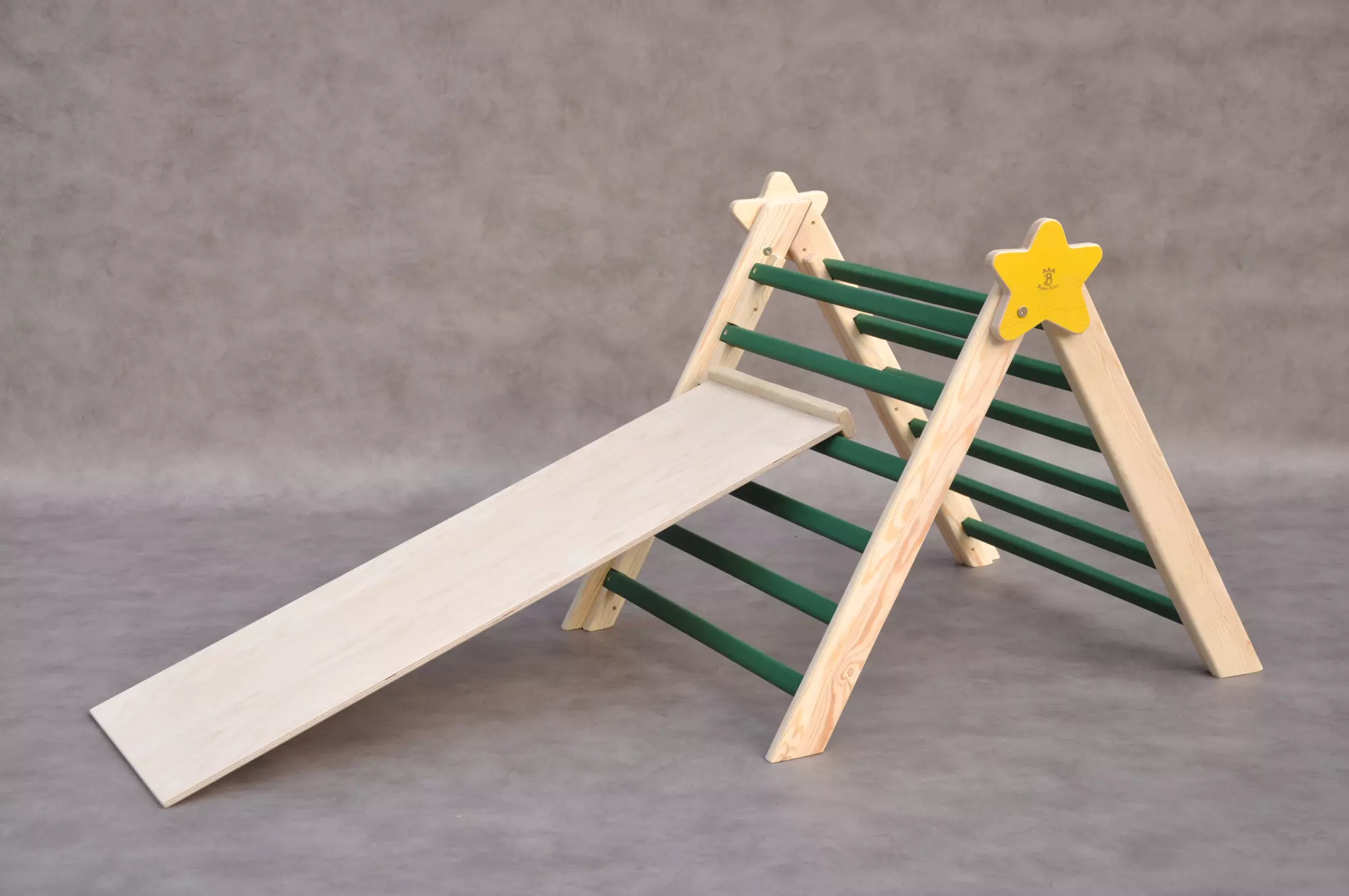 Montessorispeelgoed kerstcadeau en sinterklaas cadeau Kerstboom met ster houten dreumes klimrek voor binnen Barin Toys speelgoed voor peuters van 1 jaar.