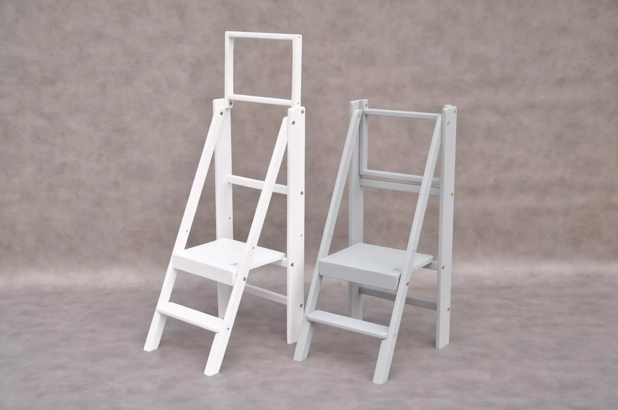 Leertorens Slim van Barin Toys merk: baby en peuter keukenhulp opvouwbare leertoren vanaf 1 jaar.