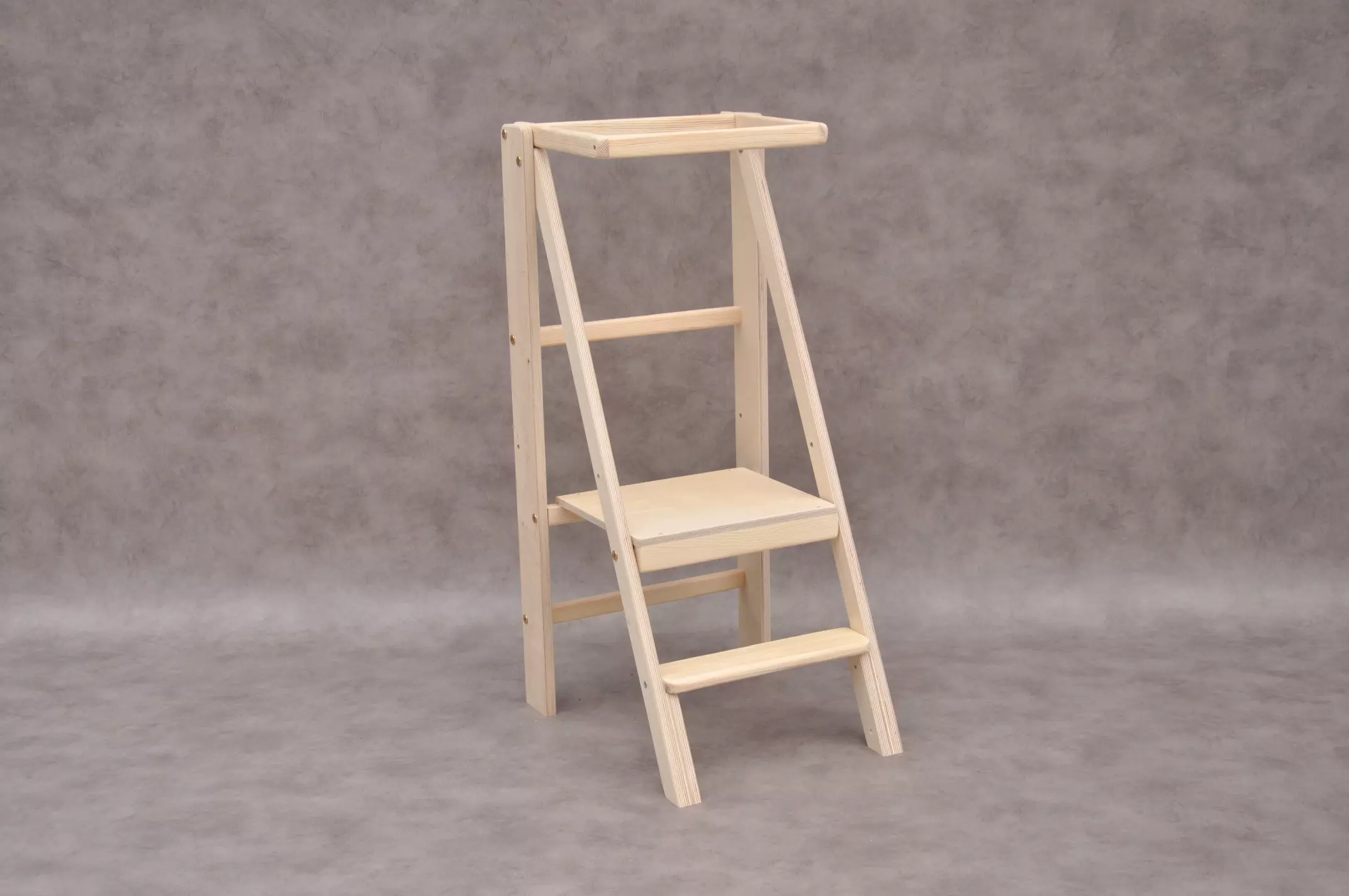 Authentieke Slim leertoren - duidelijke waarde van de natuurlijke materialen en slim ontwerp.