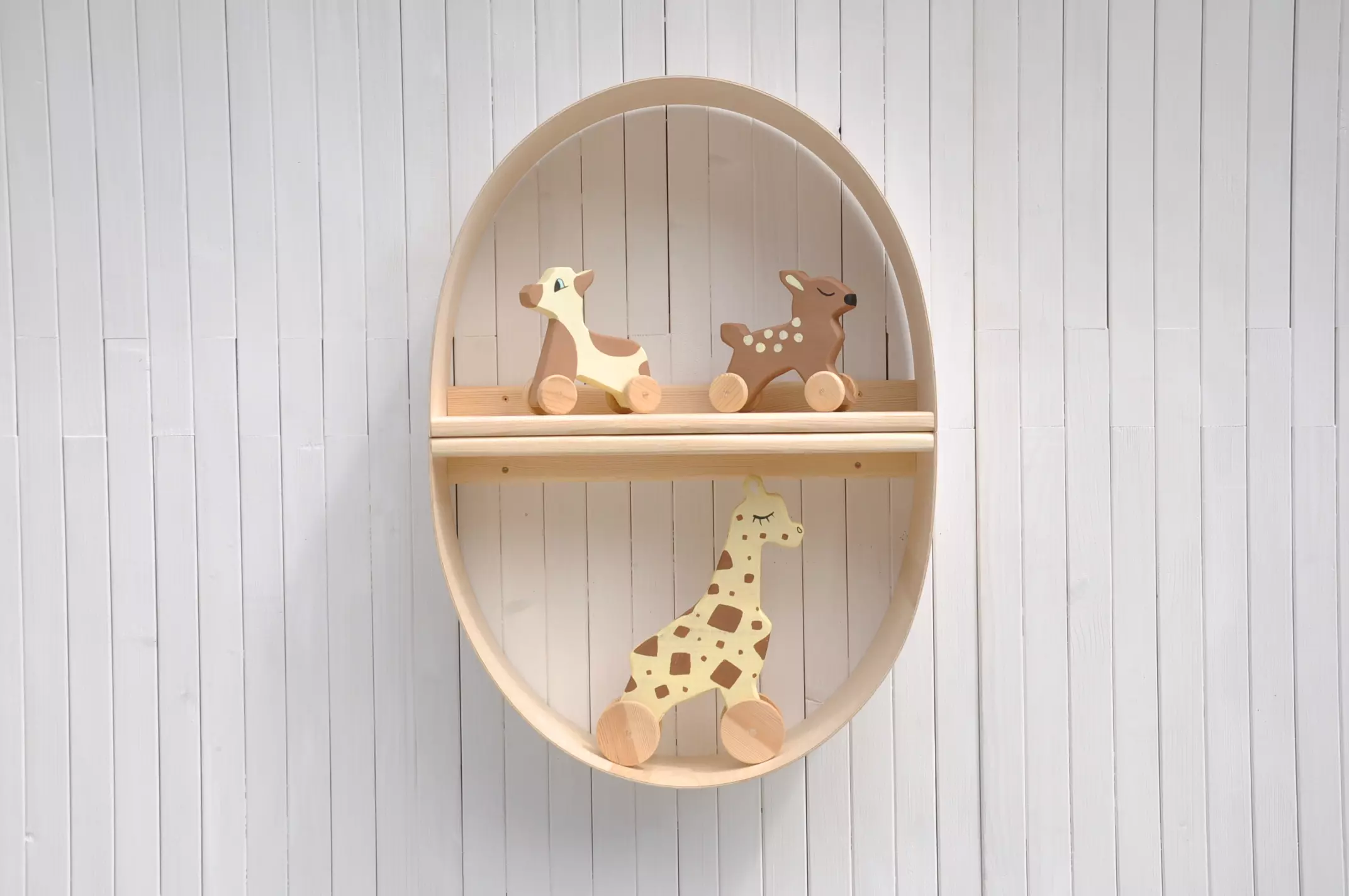 Babykamer wandplank Egg muur decoratie ronde plank van hout kopen van Barin Toys merk winkel.