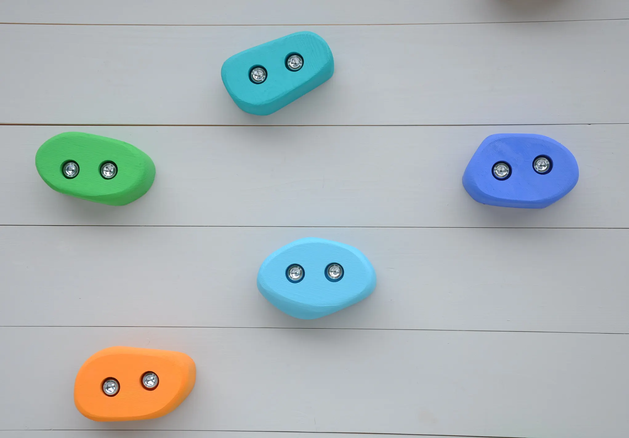 Klimgrepen kopen lichtgrijs — genderneutrale kleuren massief hout kinderkamer houtstructuur EN 71-3 — Barin Toys