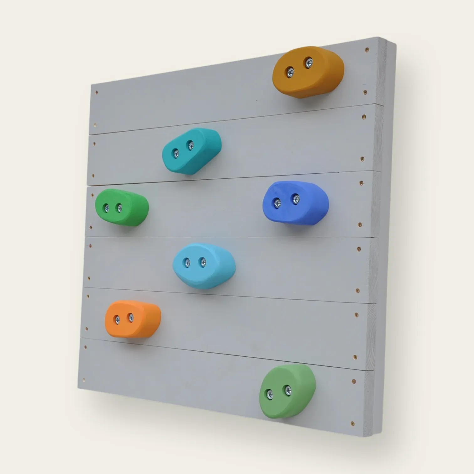Klimwand kopen lichtgrijs — massief houten klimstenen 4,5 cm comfortabel in de hand, stevig houten paneel — Barin Toys