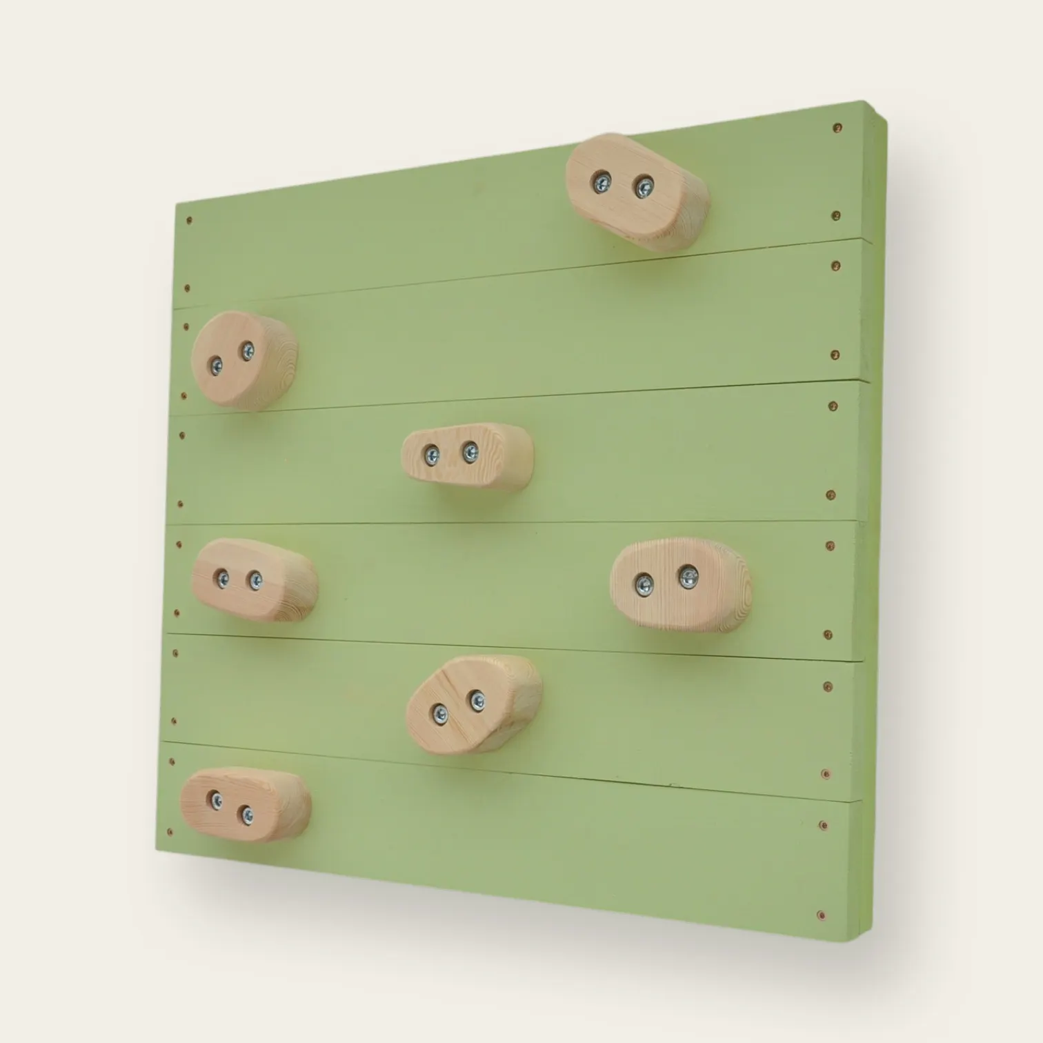 Klimwand slaapkamer naturel — grenen klimstenen 4,5 cm onbehandeld naturel massief hout, stevig saliegroen paneel — Barin Toys
