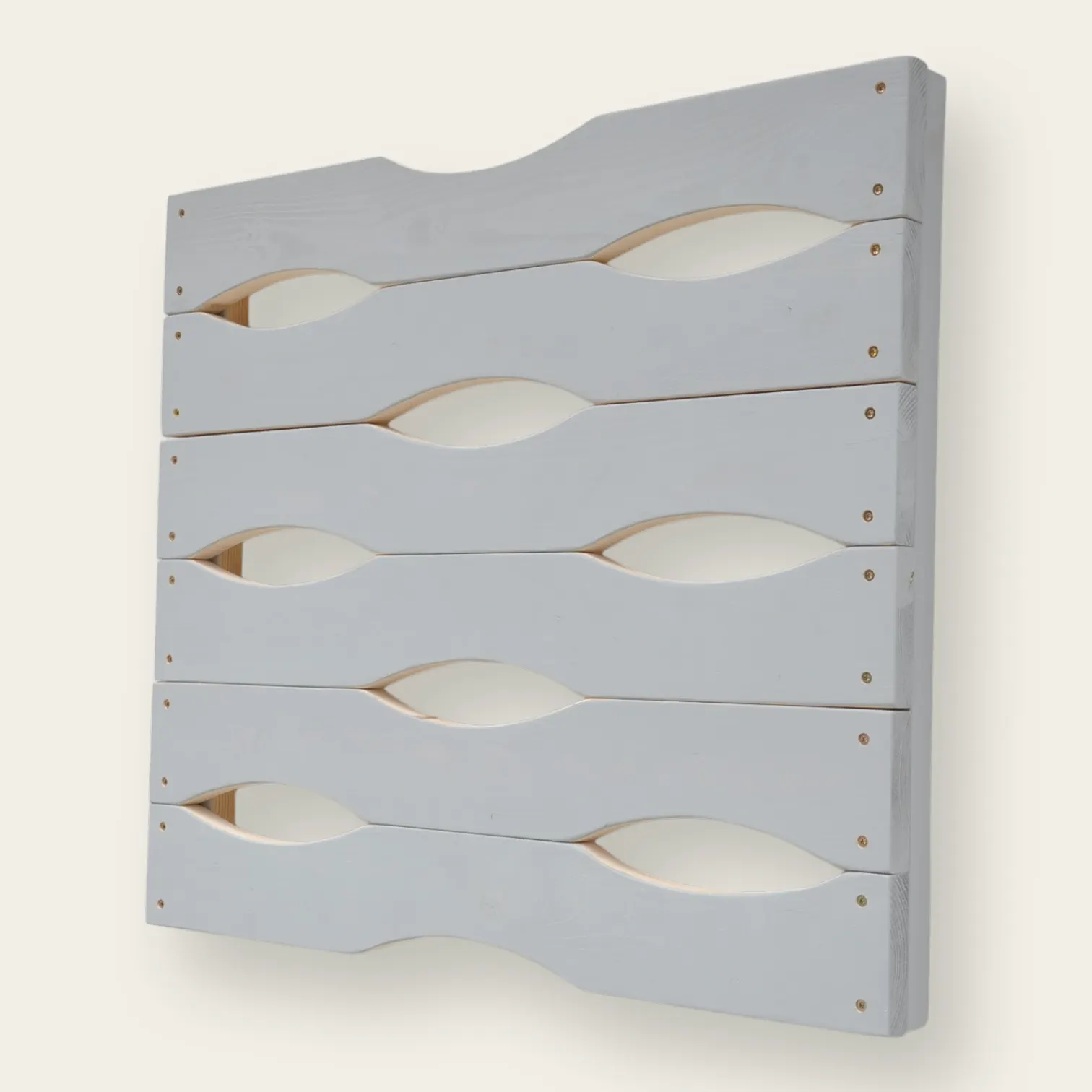 Klimwand panelen kopen lichtgrijs — houten klimpaneel klimopeningen 3 cm dik comfortabel, totale diepte 6 cm vanaf muur — Barin Toys