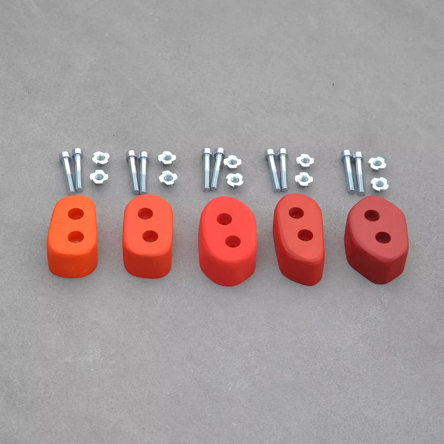 Klimgrepen kind rood oranje jongens hout set — oranje tot donkerrood massief hout actief, 2×M10 anti-rotatie EN 12572 — Barin Toys